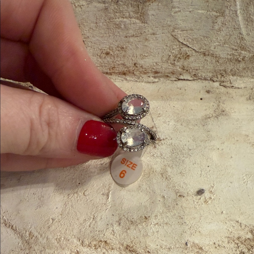 Size 6 Bomb Party Ring- no bag